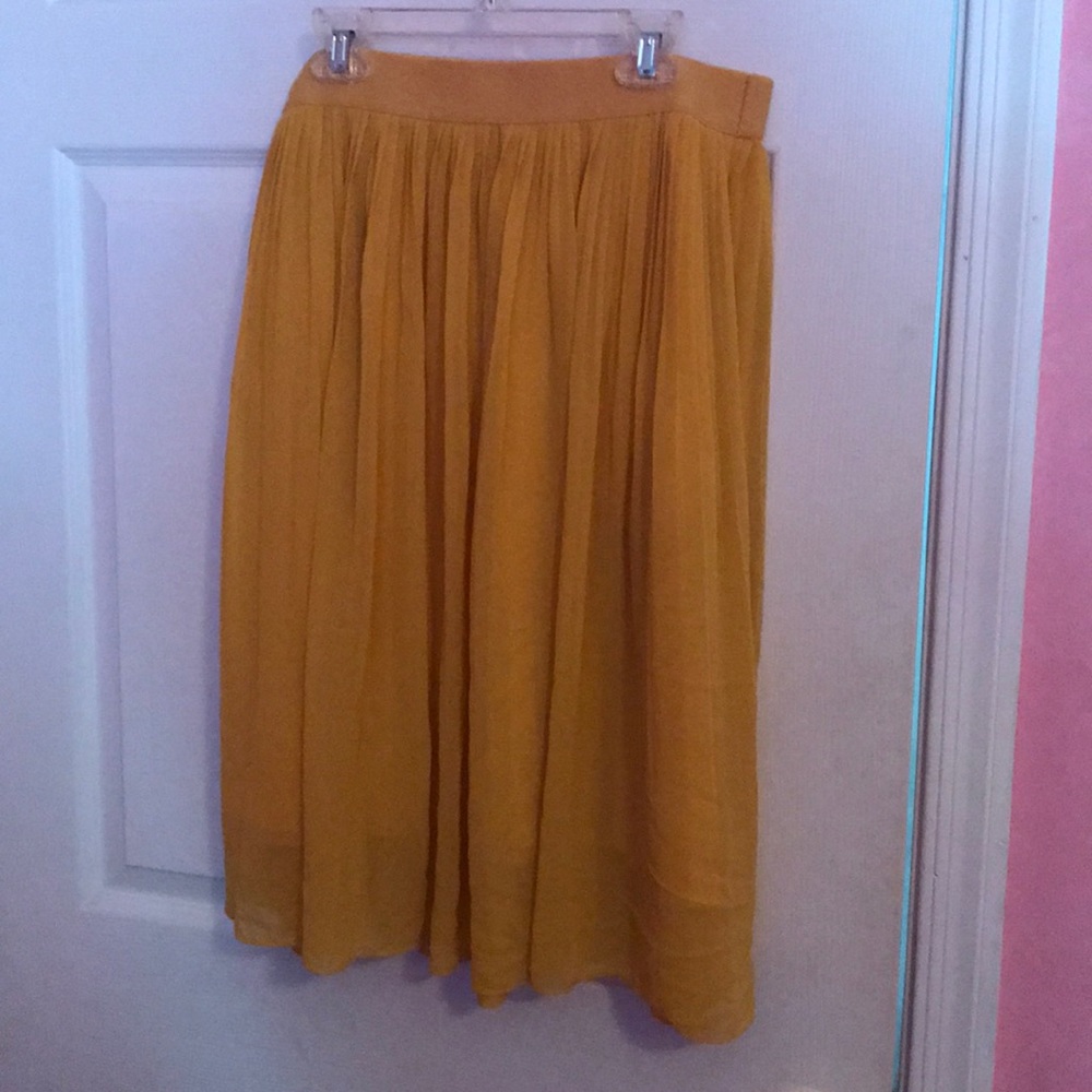 Yellow pleated midi skirt